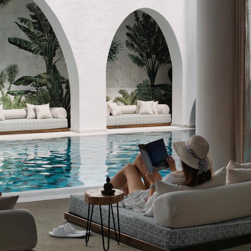 A quiet poolside daybed for unwinding